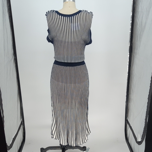 01583 BCBGMaxazria Striped Knit Dress Blue White Size Medium preppy retro summer - Picture 2 of 8
